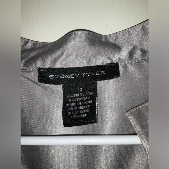 Sydney Tyler metallic silver short sleeved button up blouse - Picture 3 of 4
